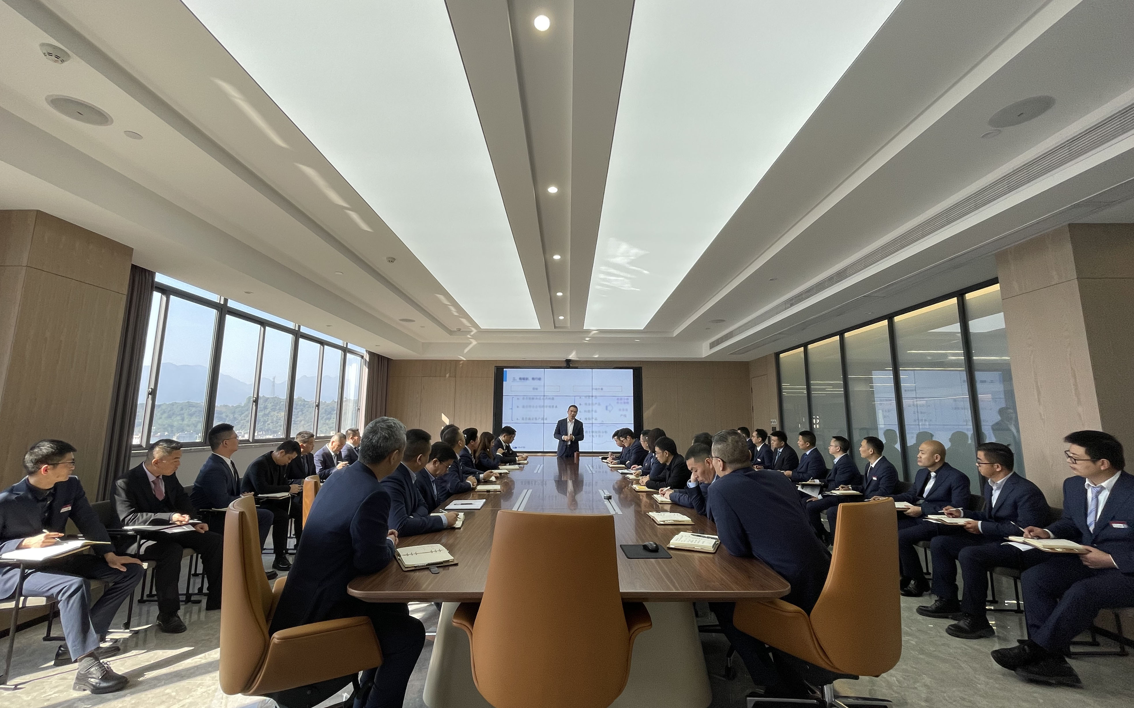 加強頭部、腰部和腿部建設